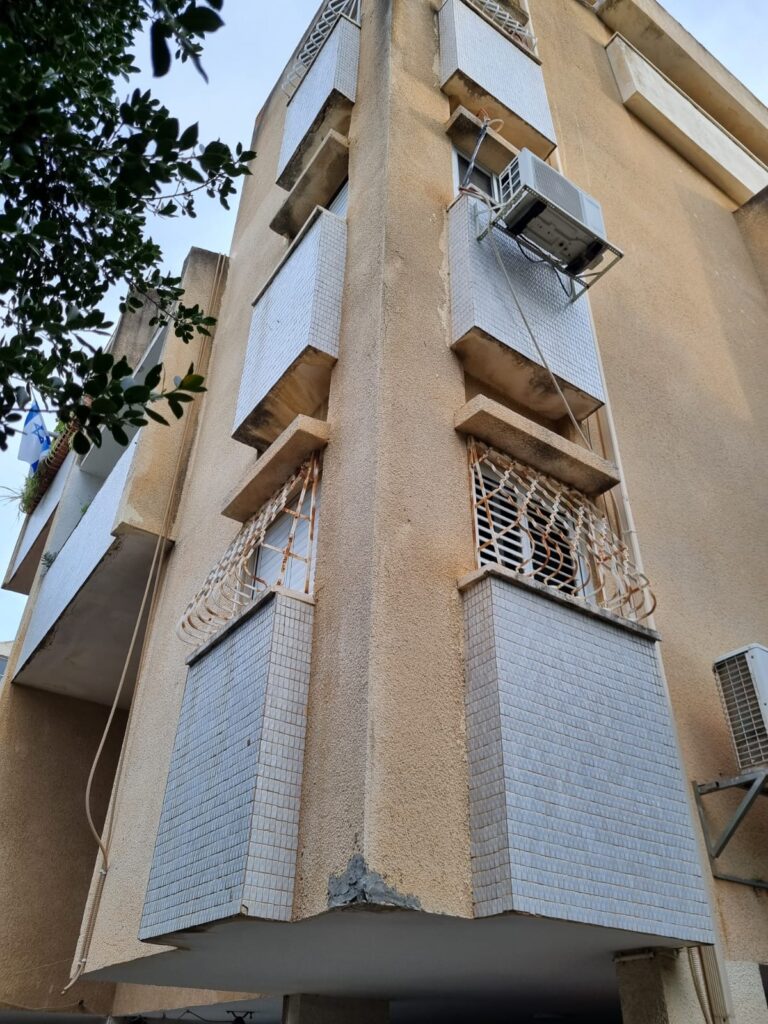 מרפסות בניין חדשות לאחר שיפוץ בהתאם לחוק המרפסות 101