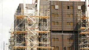 חוק שיפוץ בניין משותף הוא חוק שדורש את הסכמתם של 51% מדיירי הבניין לצורך עבודות שיפוץ.